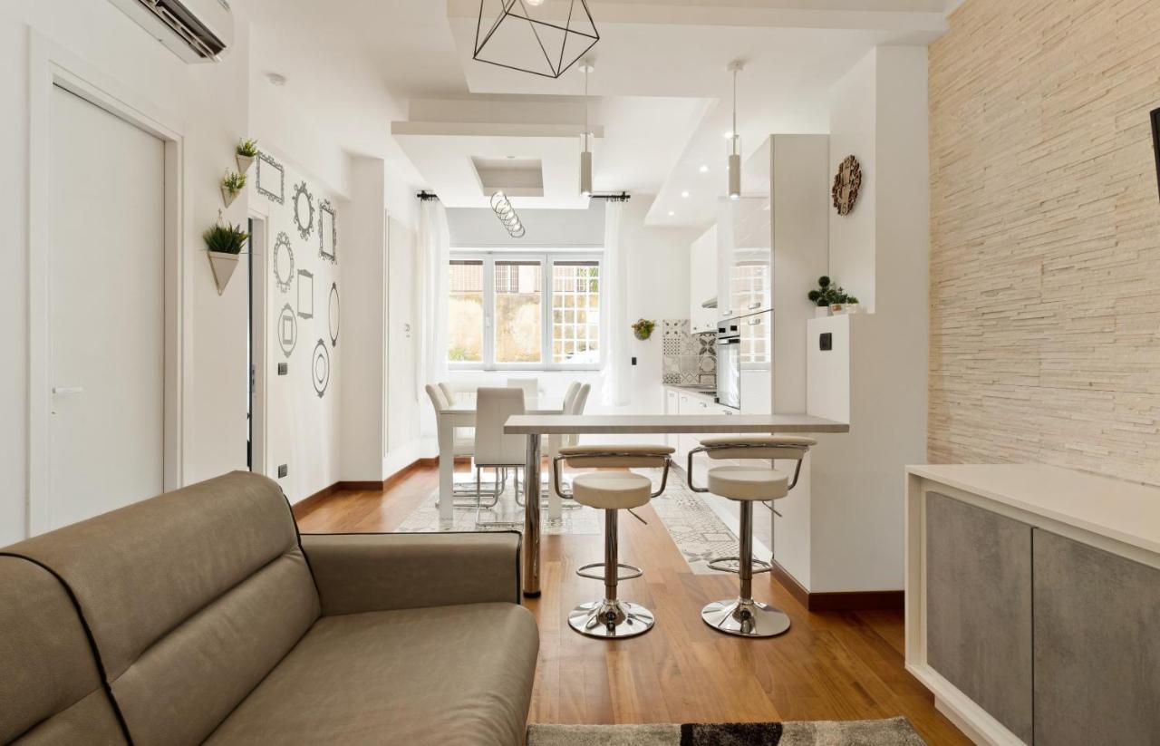 3 Bed Modern Flat - 15 Minutes Walk To Colosseum ローマ エクステリア 写真