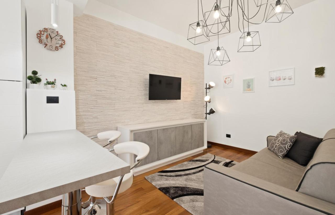 3 Bed Modern Flat - 15 Minutes Walk To Colosseum ローマ エクステリア 写真
