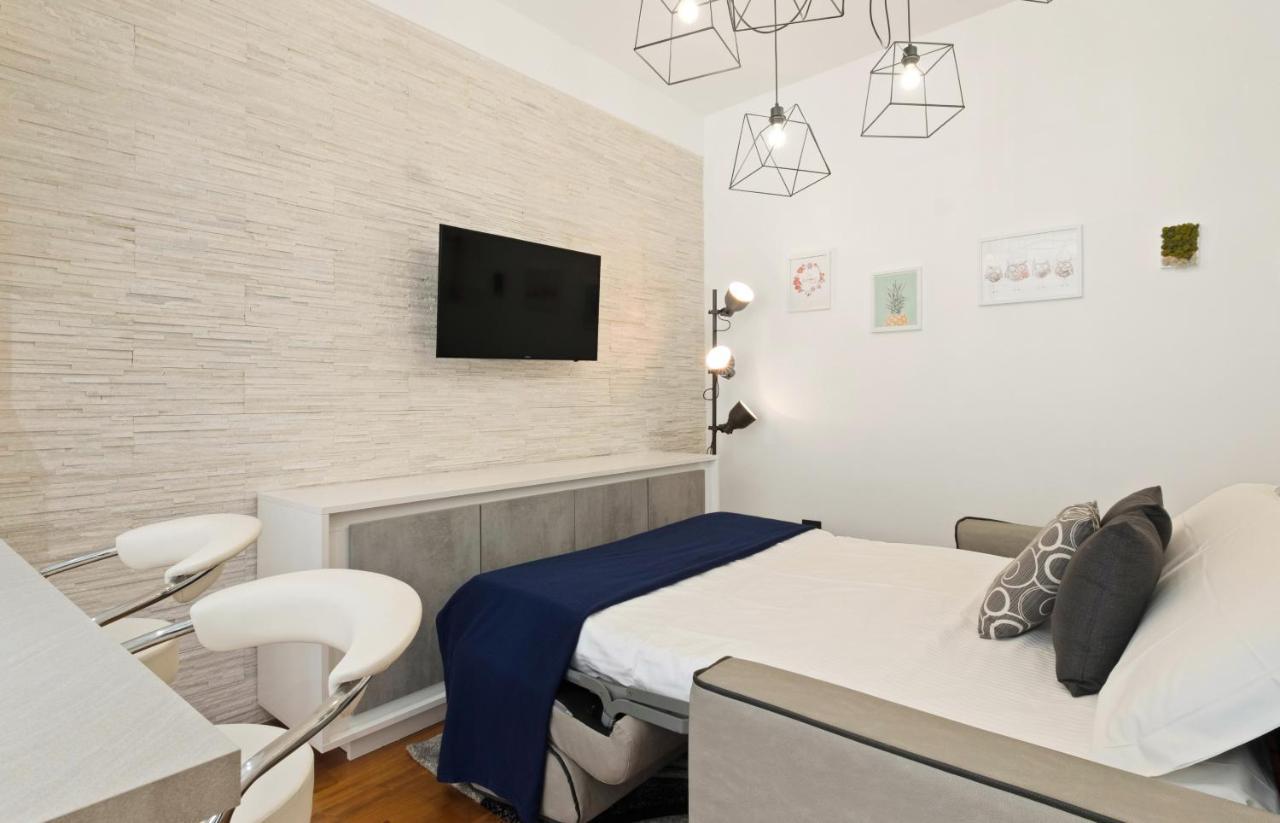 3 Bed Modern Flat - 15 Minutes Walk To Colosseum ローマ エクステリア 写真
