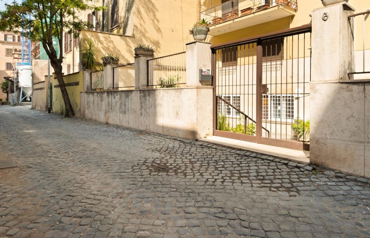 3 Bed Modern Flat - 15 Minutes Walk To Colosseum ローマ エクステリア 写真