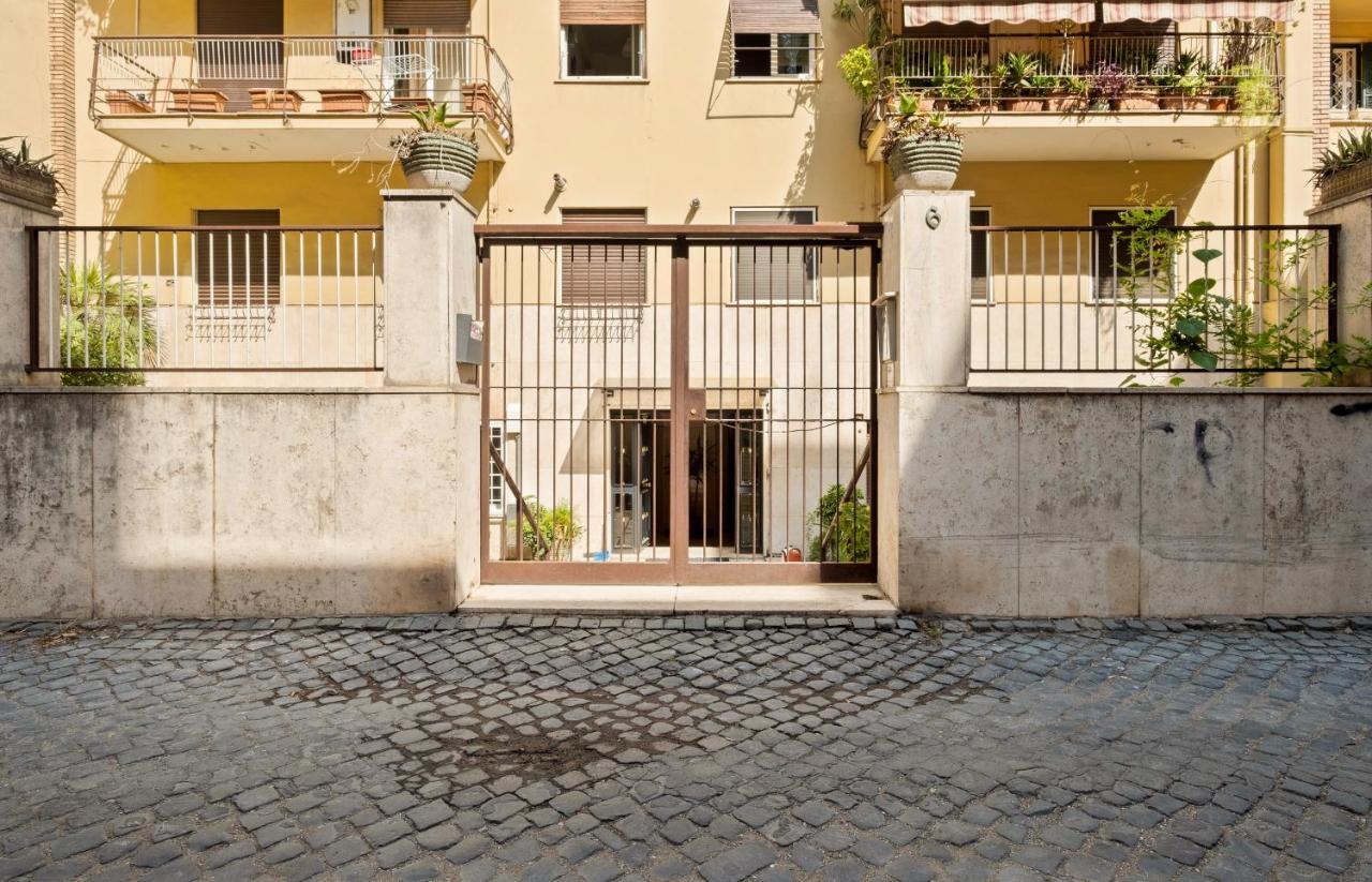 3 Bed Modern Flat - 15 Minutes Walk To Colosseum ローマ エクステリア 写真